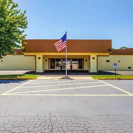 Econo Lodge Fredonia Buitenkant foto