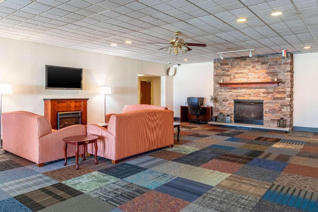 Econo Lodge Fredonia Buitenkant foto
