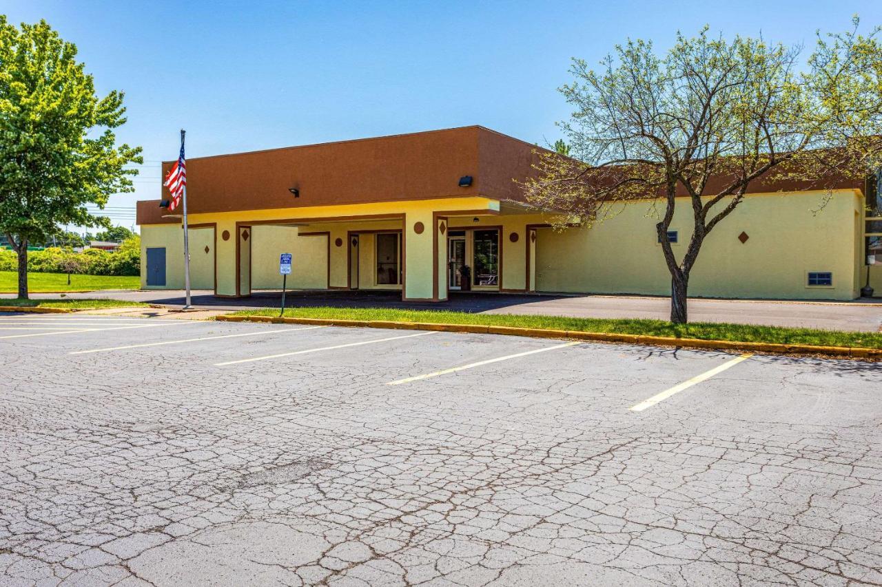Econo Lodge Fredonia Buitenkant foto