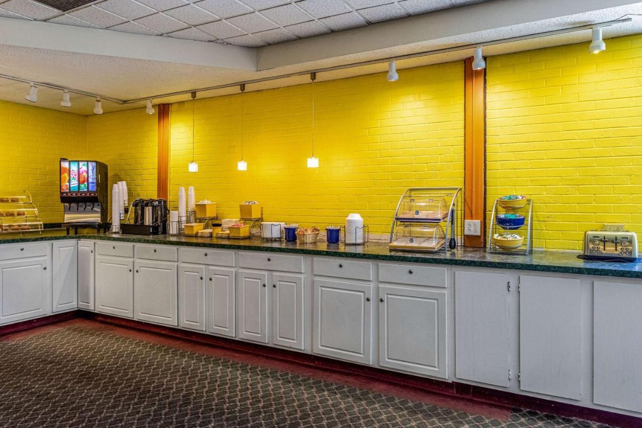 Econo Lodge Fredonia Buitenkant foto