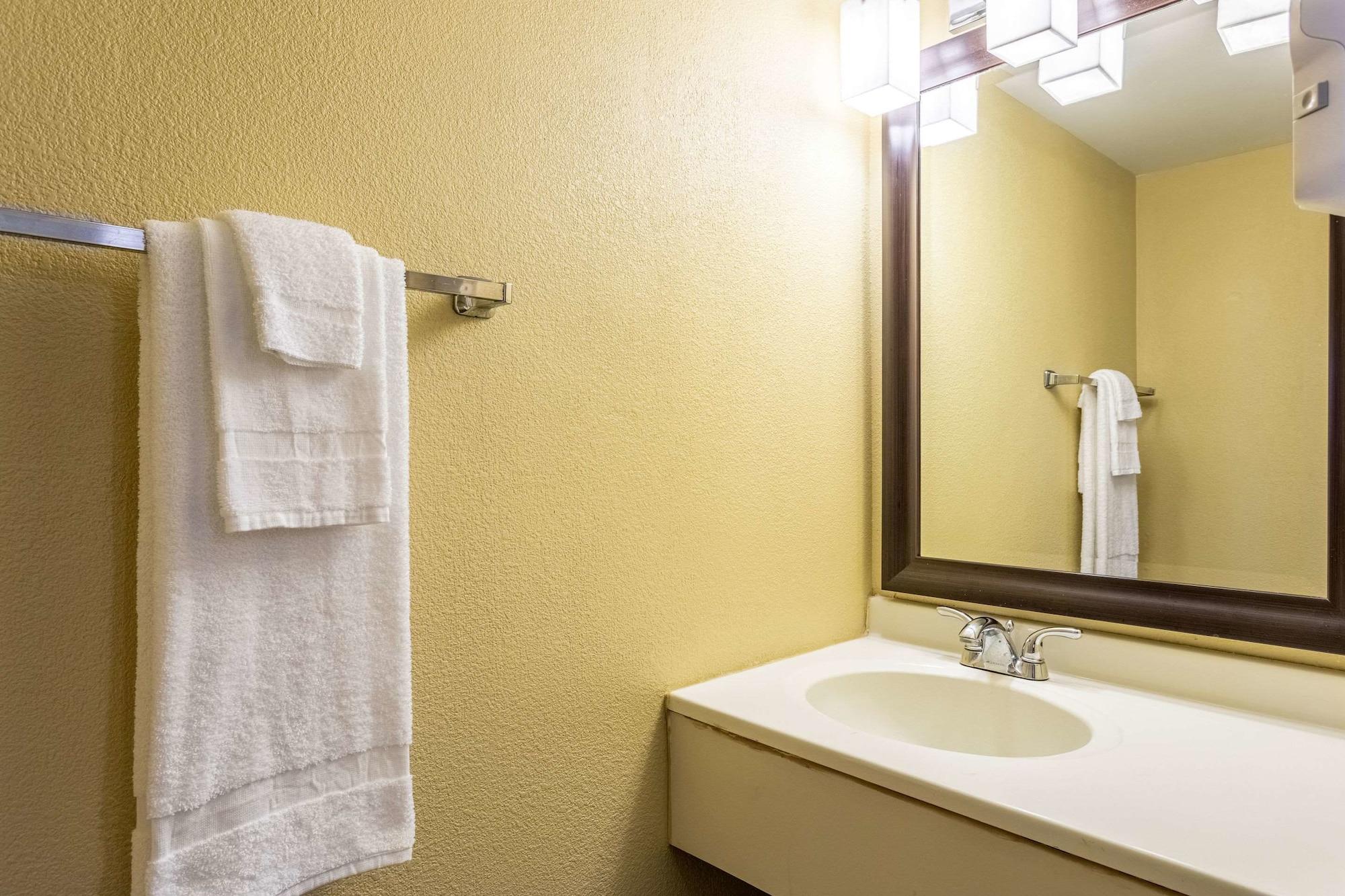 Econo Lodge Fredonia Buitenkant foto