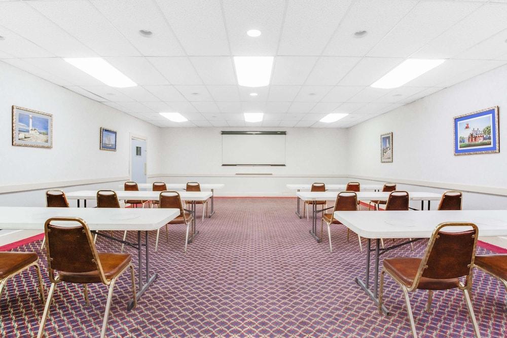 Econo Lodge Fredonia Buitenkant foto